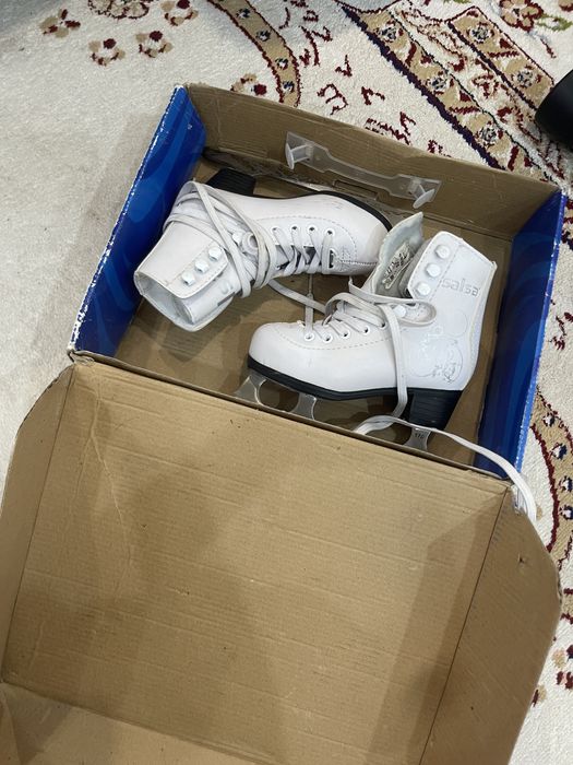 Продам коньки фигурные