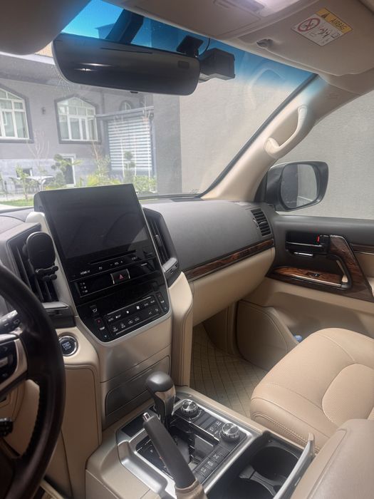 Toyota land cruiser 200 год 2019
