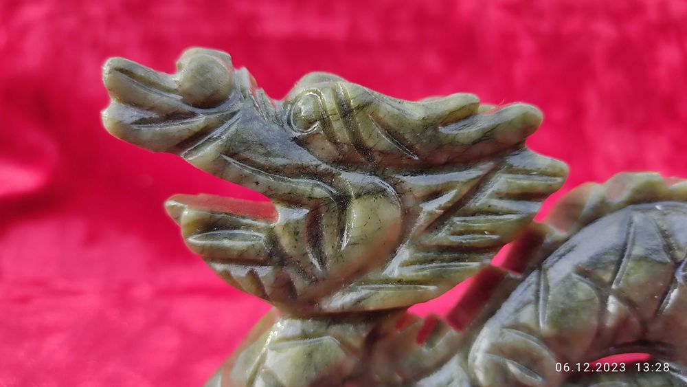 Статуэтка из камня Дракон