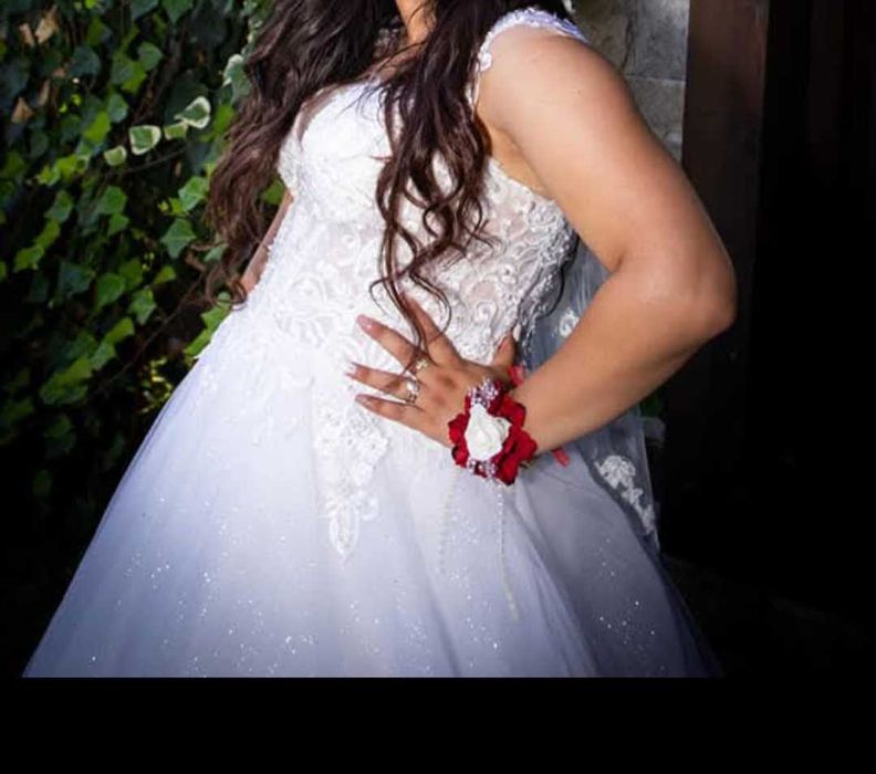 Продавам Сватбена Рокля – Принцеса Модел