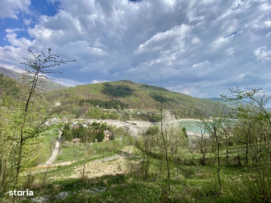 Teren vedere panoramica lacul Paltinu si dealuri in Valea Doftanei