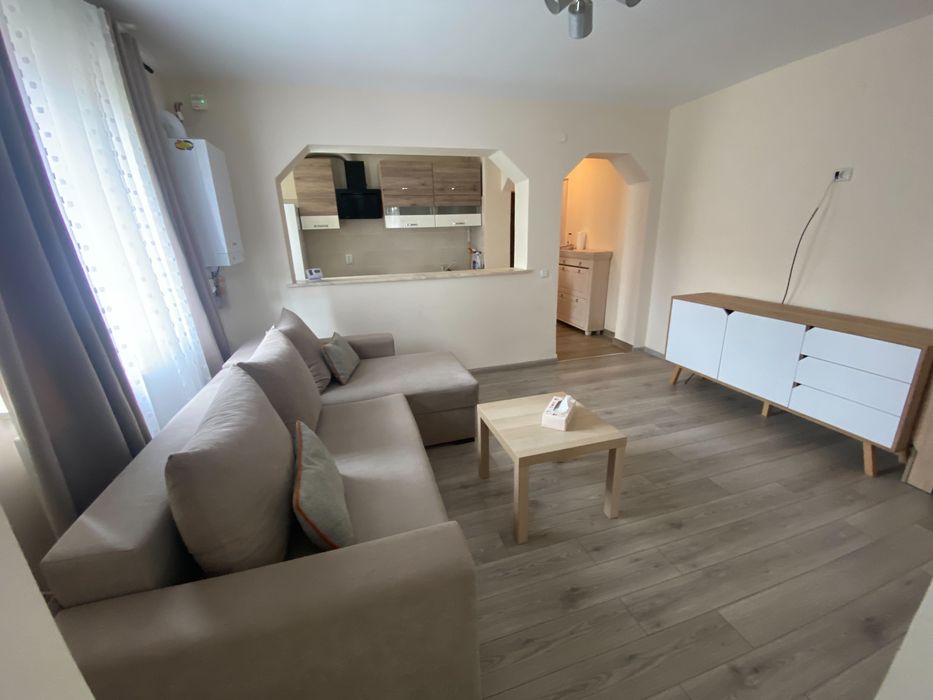 Inchiriez apartament cu 3 camere