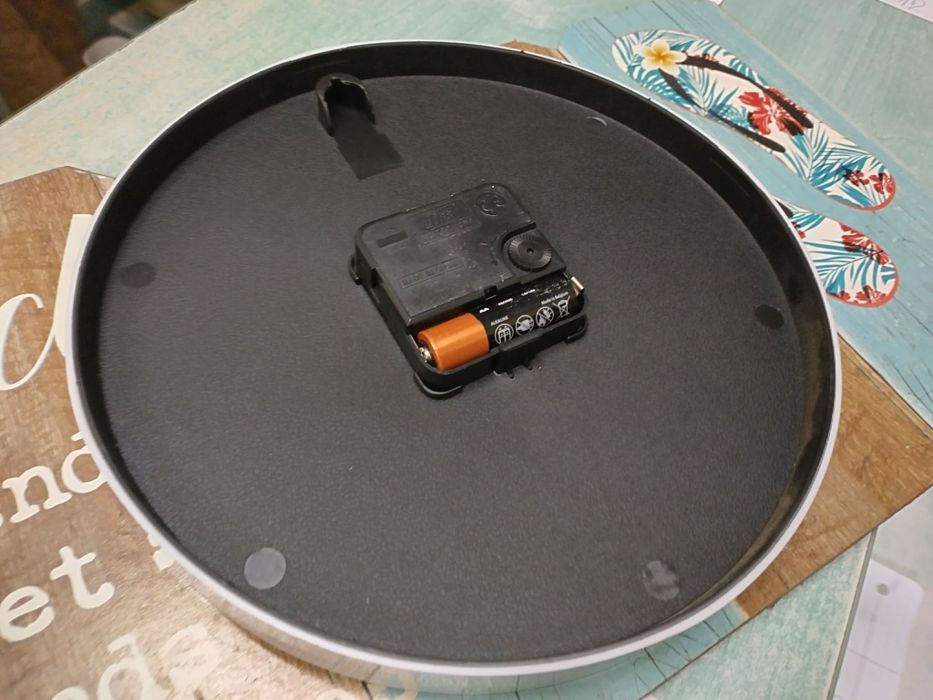 Оригинален професионален стенен часовник Кварц от Швейцария