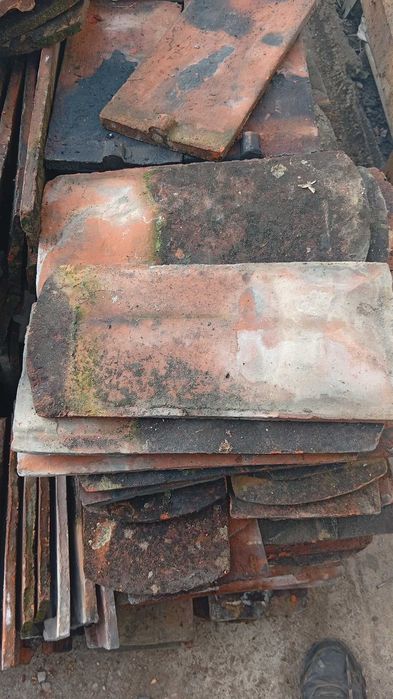 Vând țiglă solzi in stare foarte bună