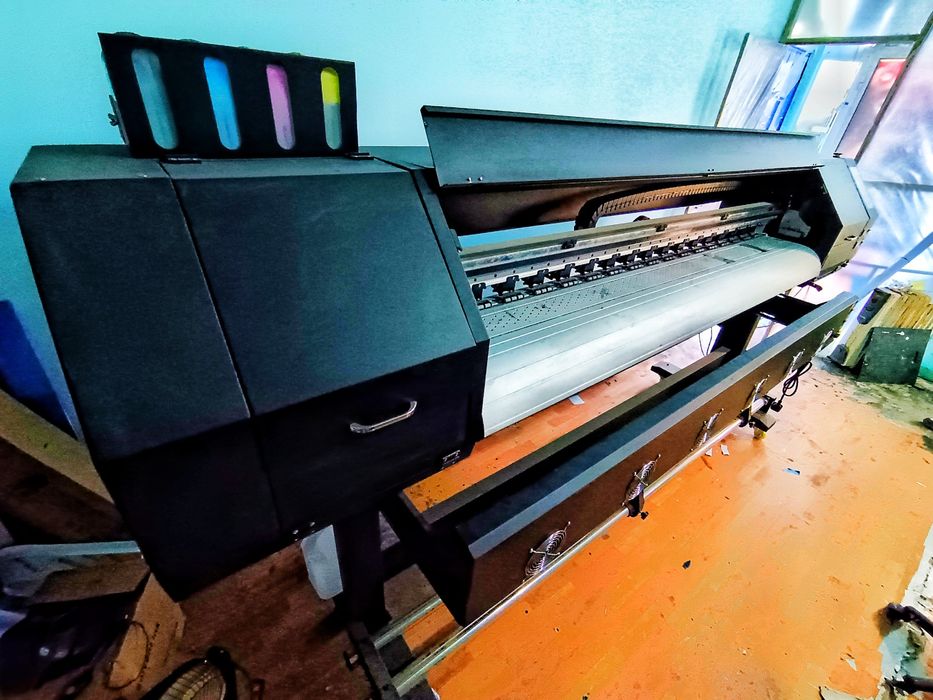Plotter, ecosalvint, poligraf printer,banner oparat