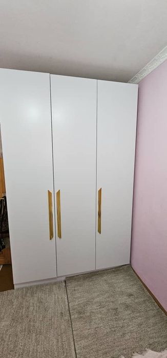 Срочно продаётся шифоньер цена недорого звоните договоримся