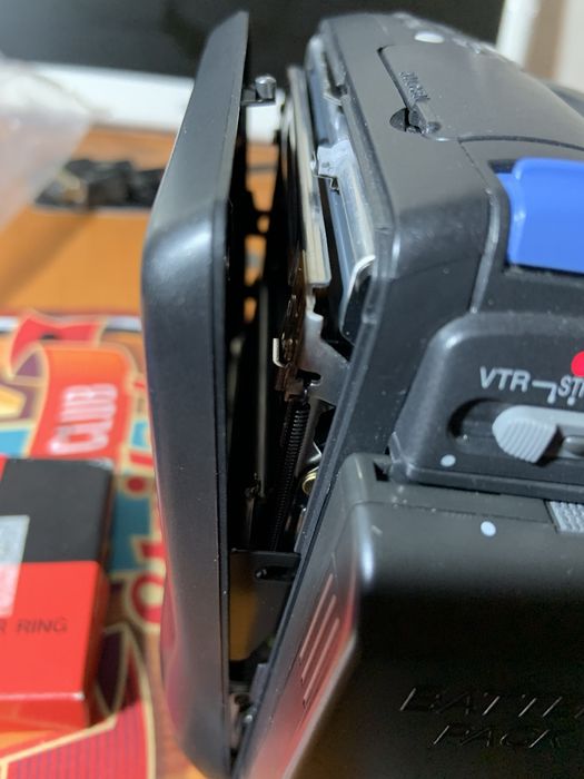 Cameră video vintage Panasonic Camescope S-VHS—CNV-S4 VHS PAL.