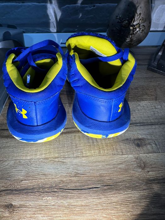 Under Armor Gs Jet 21 marimea 35, 22,5 cm