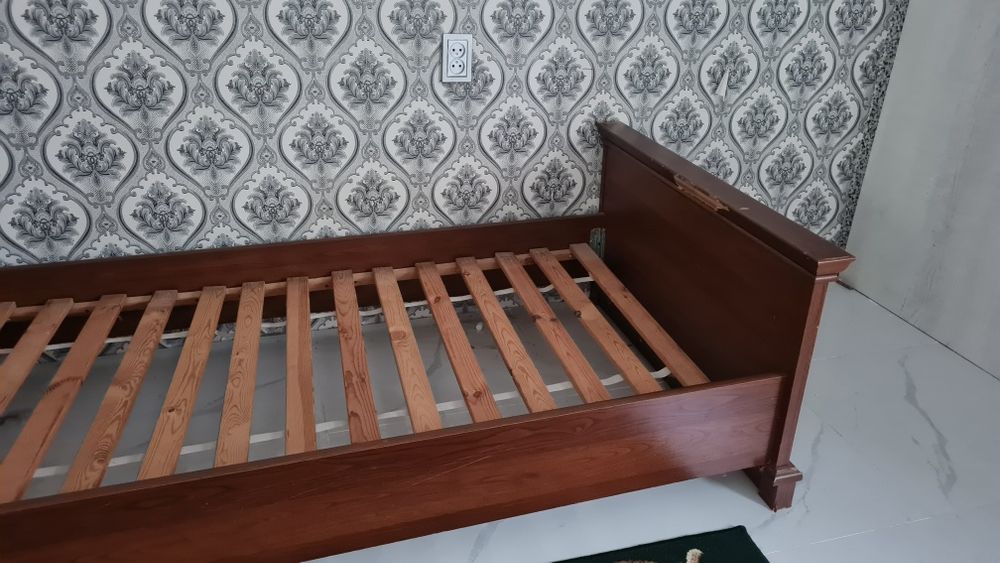 Продам кровать односпальную бу