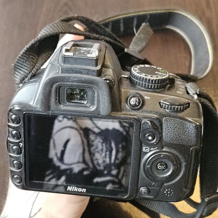 Nikon D3100 с обектив Nikon AF-S 18-55mm 1:3.5-5.6G VR