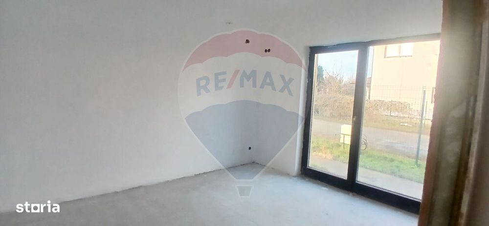 Casa individuala 4 camere cu teren 454 mp cartier privat Crevedia