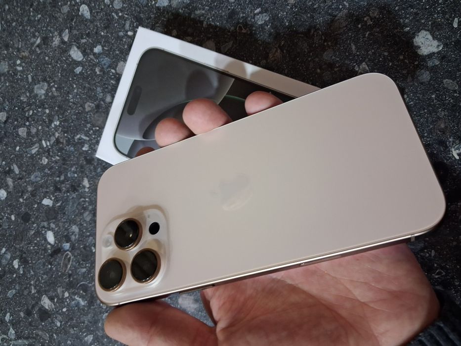 Продам iPhone 16 pro max 1 tb gold коробка док. Имеется.