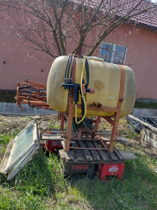 Vând pompa de ierbicidat în stare de funcționare.