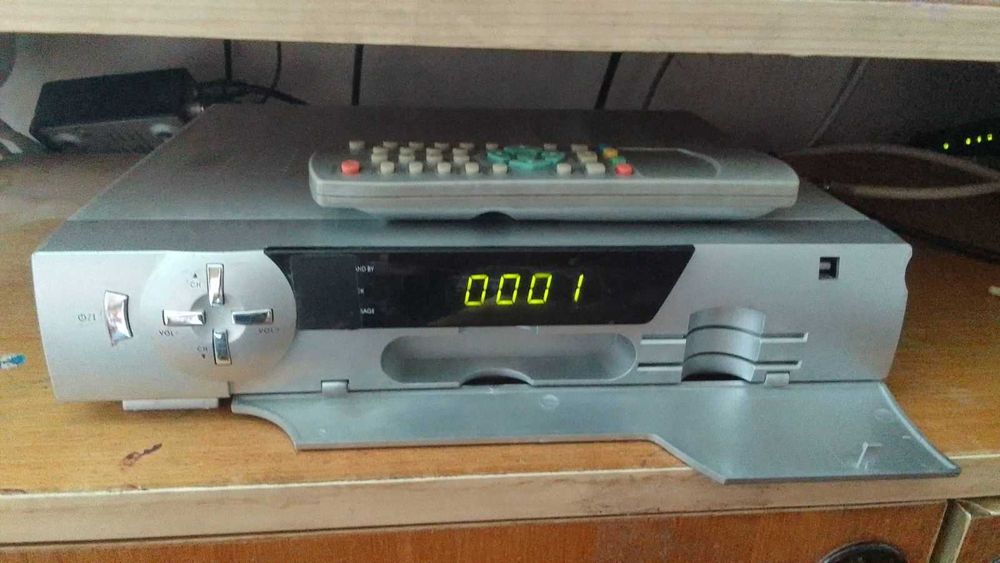 Продавам сателитен приемник BOTECH CA-9500 iR.