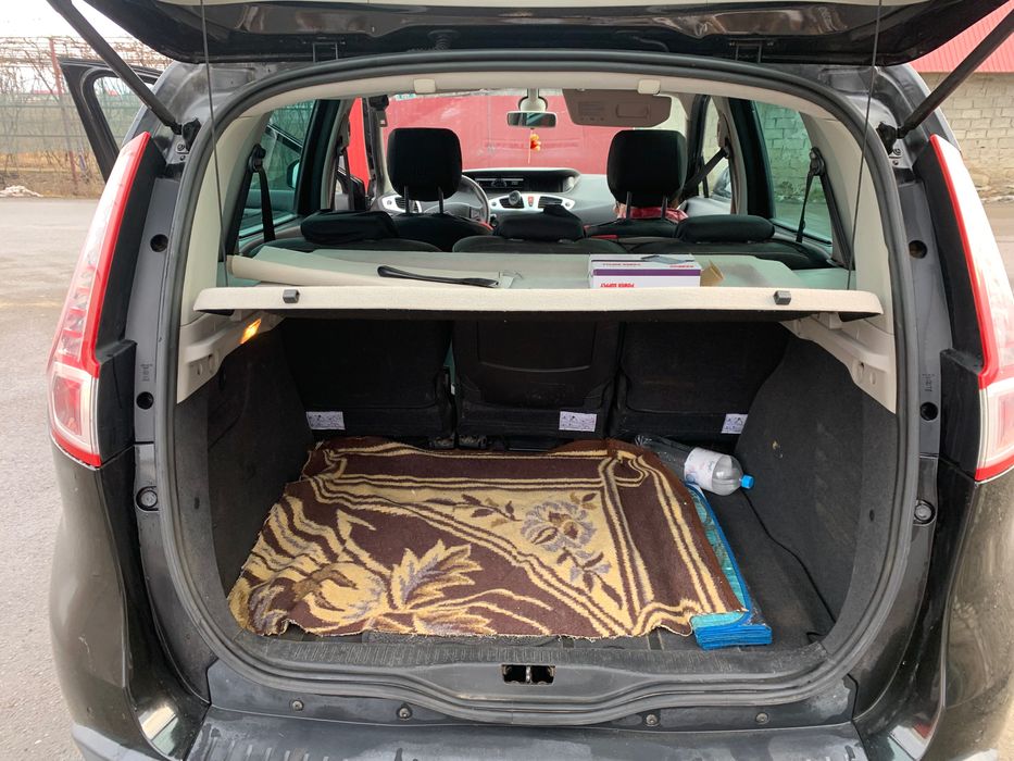 Vând Renault Megane Scenic III