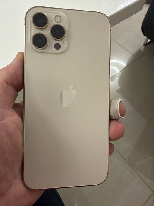 Vand iphone 12 pro  max gold