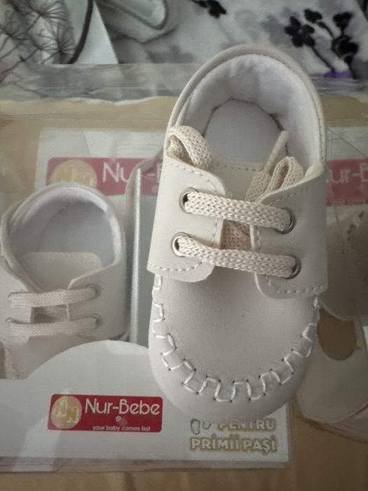 Vand incaltaminte bebei nr 17 si 18 noi