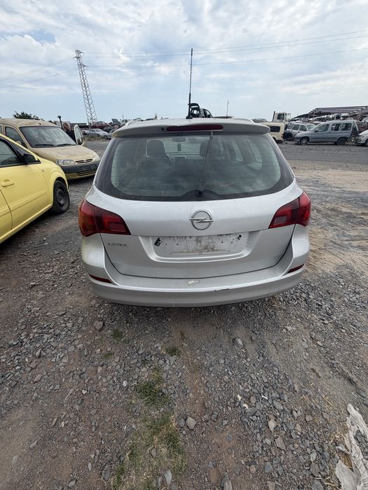 Opel Astra J Sports Tourer 1.7 CDTI 125 hp A17DTR 2012 g. на части
