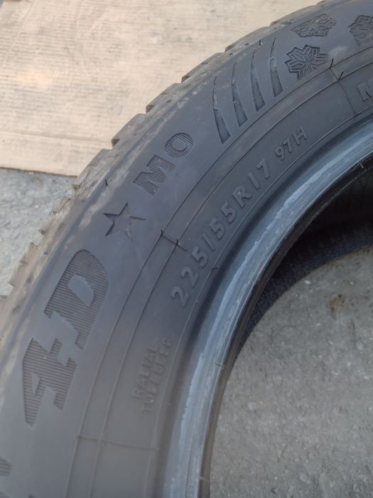 Перфектни 2бр.225/55/17 Dunlop 4D MO dot1122