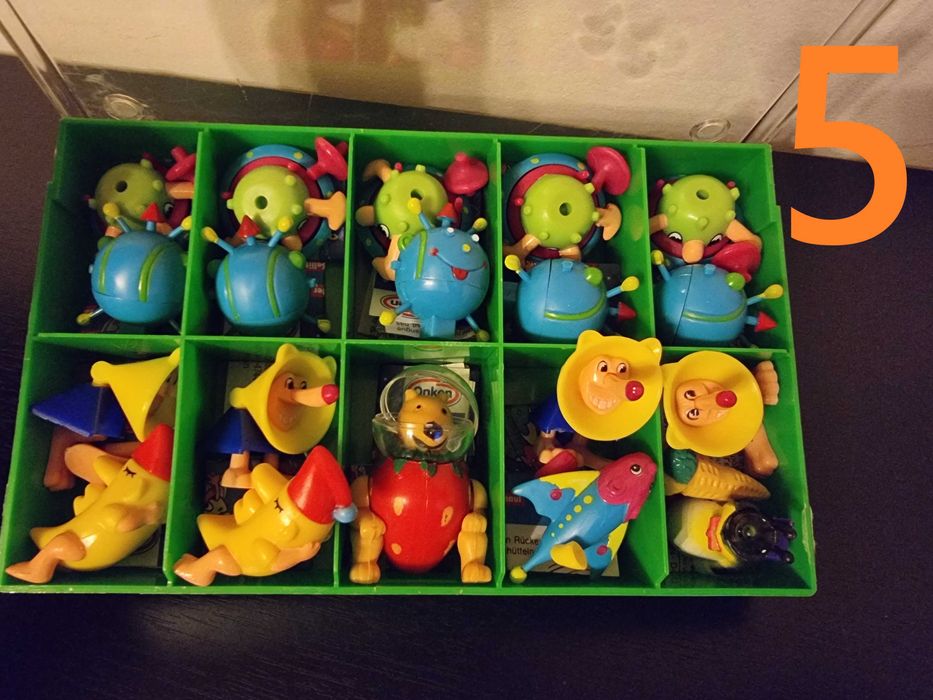 Lot Kinder 71 figurine, colectii din anii 80-90