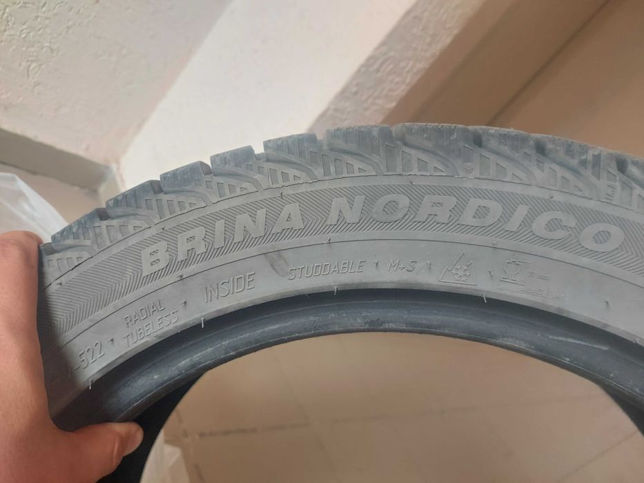 Зимные шины  205/50R17