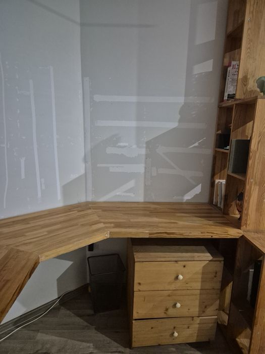 Продам письменный угловой стол с полками