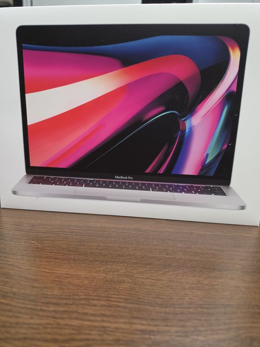 Apple MacBook Pro M1 13" 8GB / 256GB – 44 цикъла, 96% батерия, отлично състояние