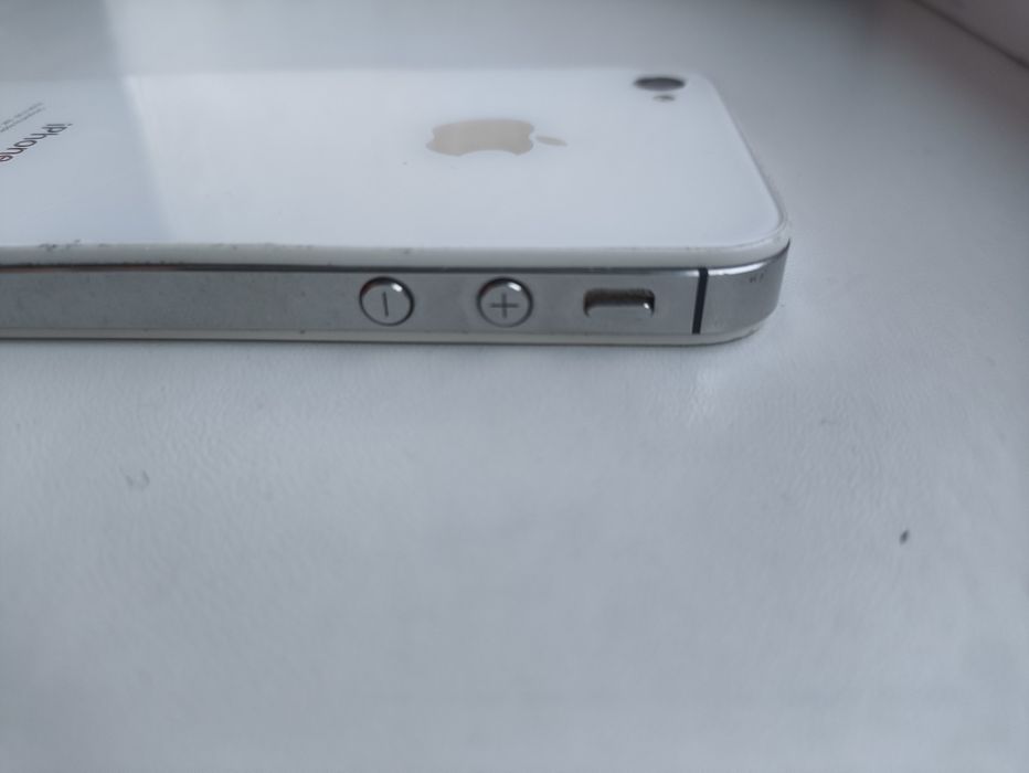Продам айфон 4 s