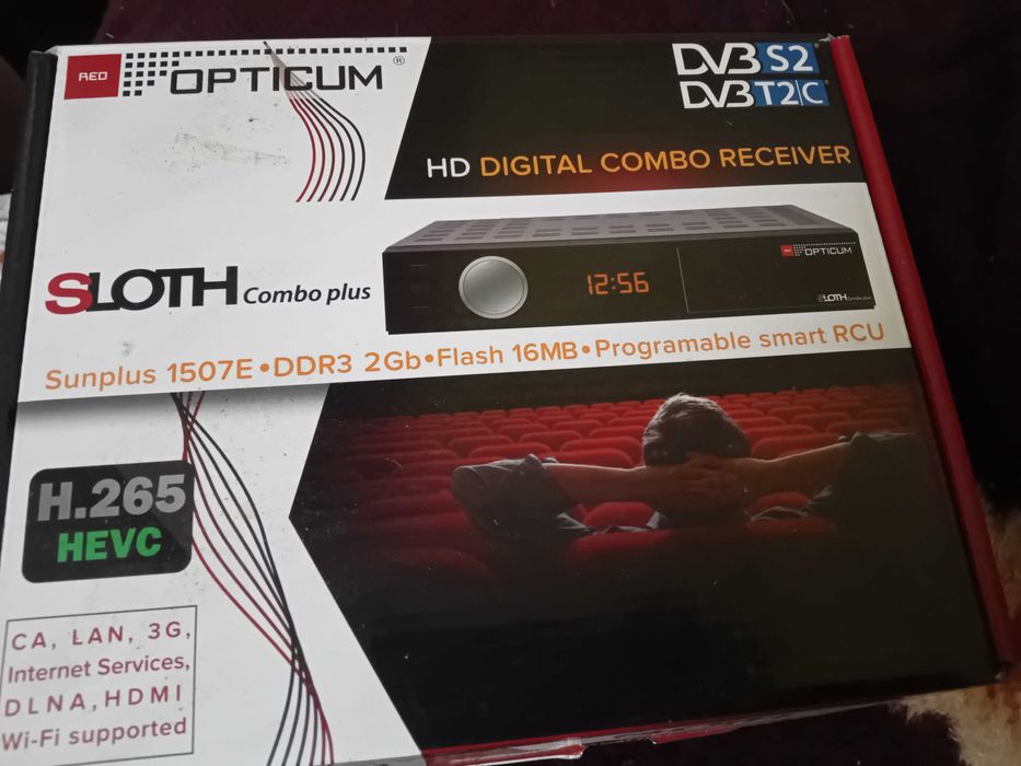Vând decodor/ receiver/ tuner tv /decodor Opticum Sloth combo plus Hd