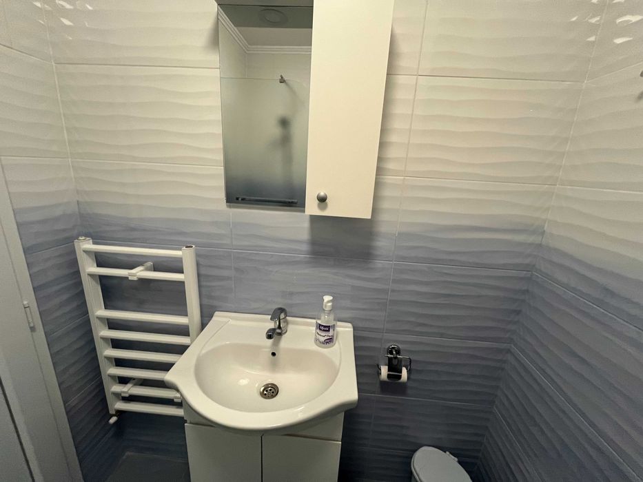 Отдава под наем напълно обзаведен апартамент в кв. Васил Левски