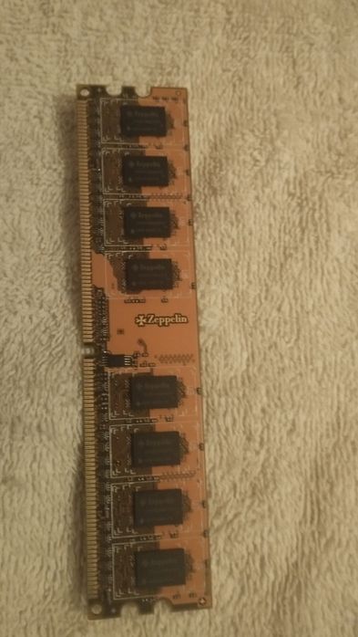 Оперативная память DDR 2 .в количестве 4 шт по 1500 т Куллер AMD  1500