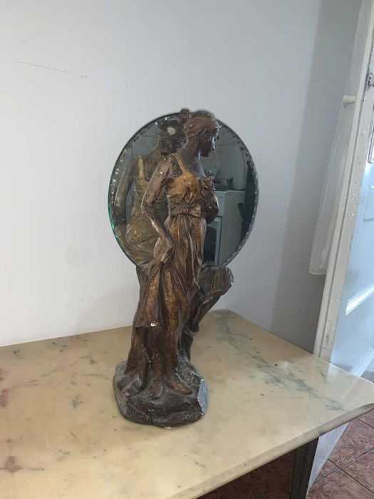 Satuie cu oglinda decor