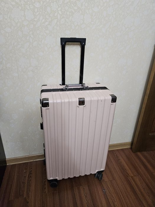 Чемодан новый качественный противоударный