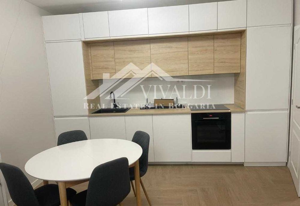 Дава се под наем Двустаен апартамент в к.к. Св.Св. Константин и Елена - 65 кв.м за 700 € - Снимка #2