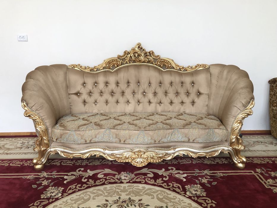 Продается диван (большой)