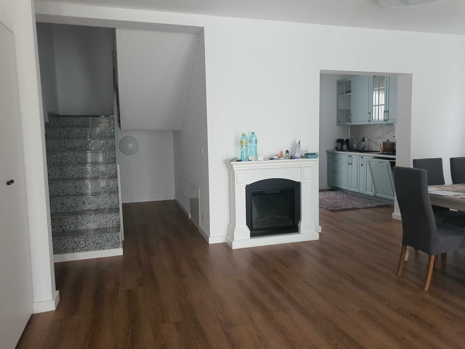 casa de vinzare în brasov linga piata astra