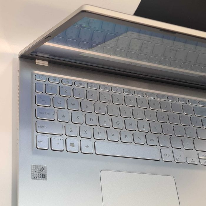 HOPE AMANET P8 Laptop ASUS i3-10110u  2.10 ghz8 gb ram 256 ssd Intel UHD Graphics Cu  Incarcator