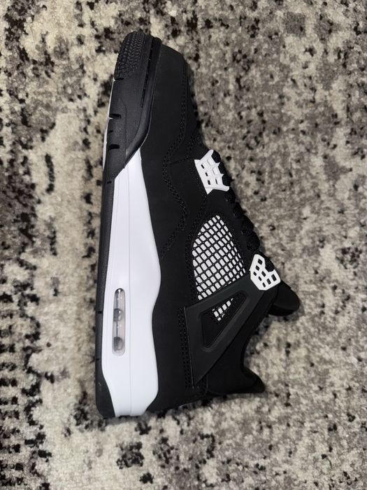 Jordan 4 White Thunder