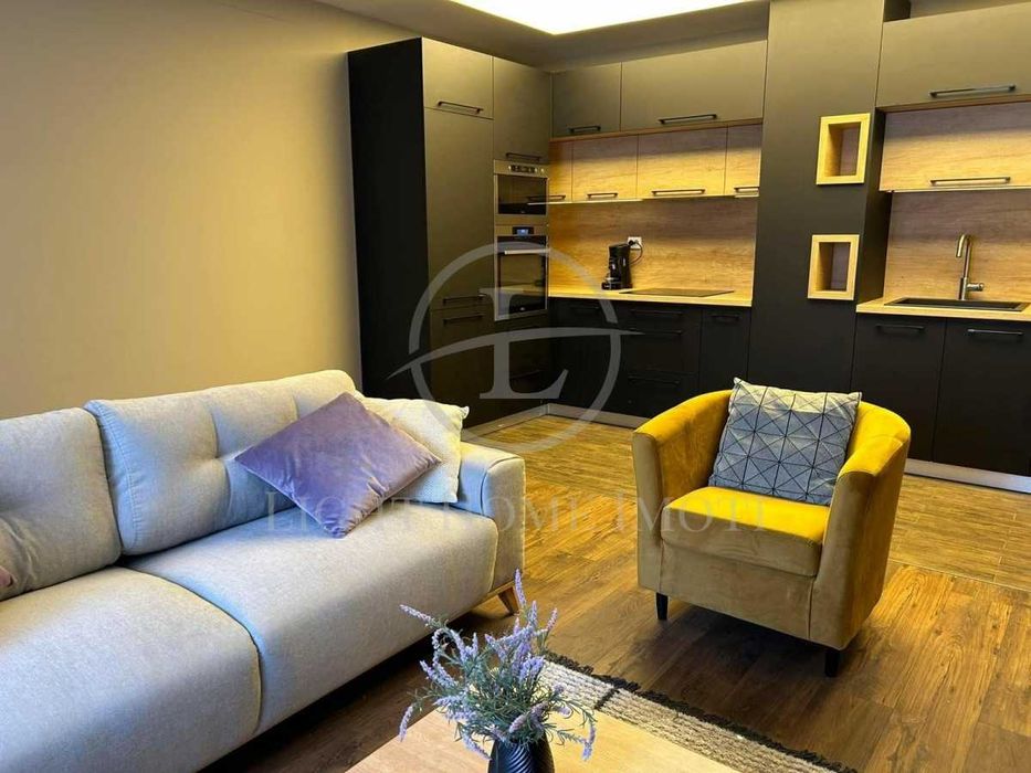 Продава се Тристаен апартамент в Пловдив, Кючук Париж - 118 кв.м за 1348 €/кв.м - Снимка #1