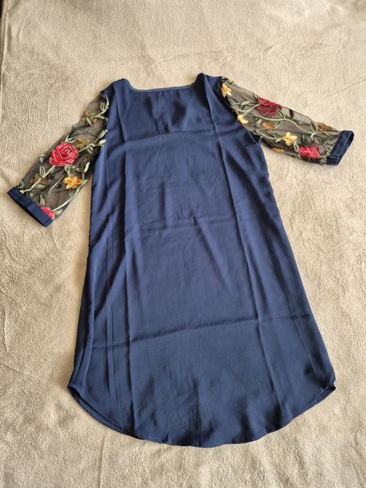 Лятна рокля с прозрачни ръкави