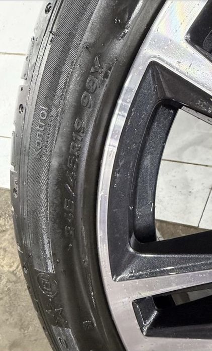 Продам новую оригинал резину с дисками