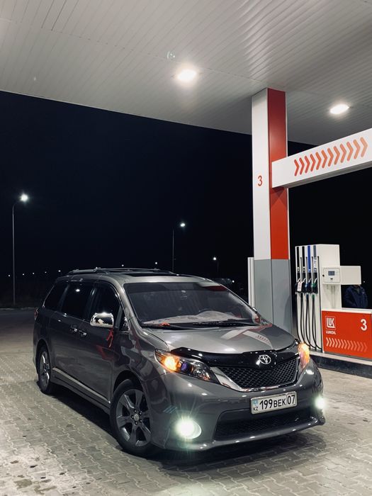 Toyota sienna 2011