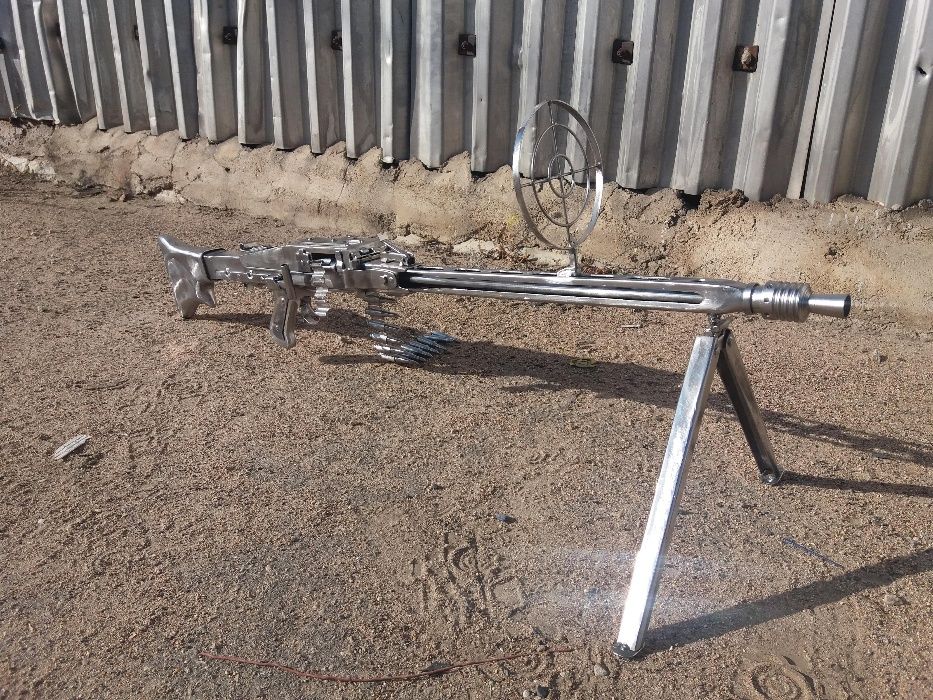 Кованый настенный светильник.