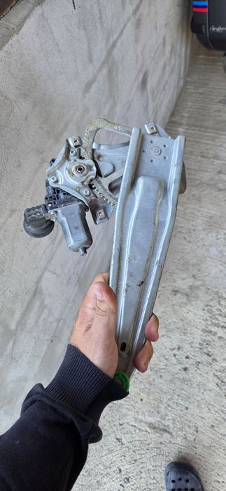 Стъклоповдигач Тойота Ярис 2016