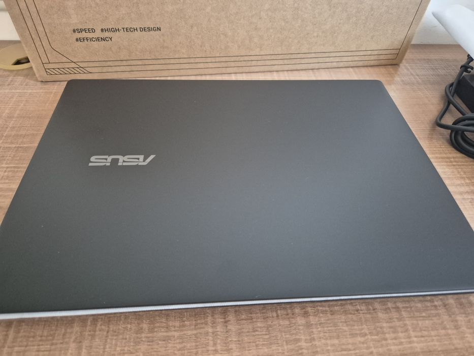Продам ноутбук ASUS Vivobook 16