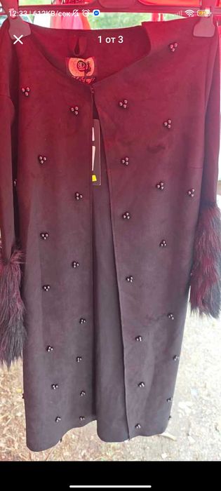 Елегантно дамско палто в черно с декоративни перли и пухени маншети