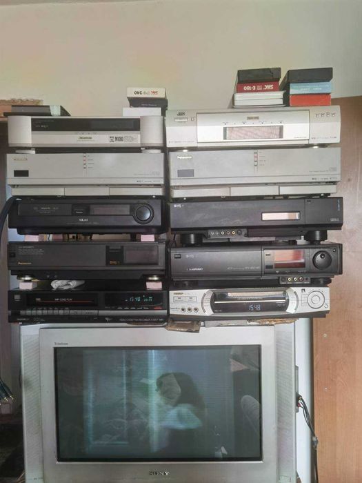 Videorecorder. Vcr-uri vhs si svhs in stare foarte bună.