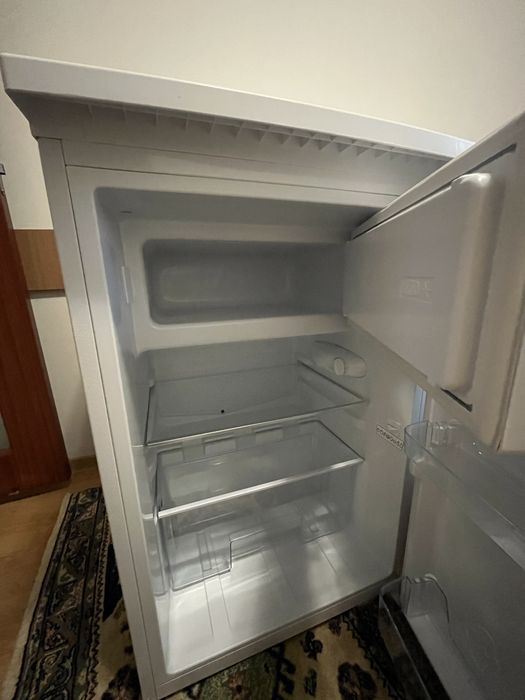 Frigider si congelator Versa.