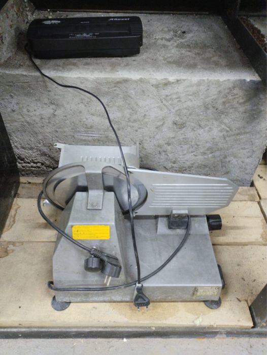 Слайсер / профессиональный нарезчик