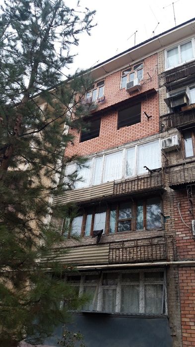 Кладка балкона,установка козырков.